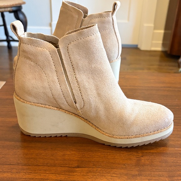 Sofft Cream Women’s Suede Ankle Booties - Picture 10 of 11